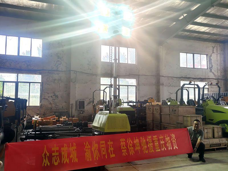 蔡徐坤為重慶捐贈奔馬照明車等救災物資，傳遞偶像正能量